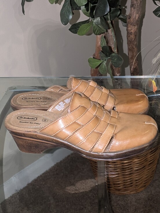 Dr. Scholl's Shoes - 💥FINAL💥Vtg. Dr. Scholl's Tan Leather Mule Heels EUC